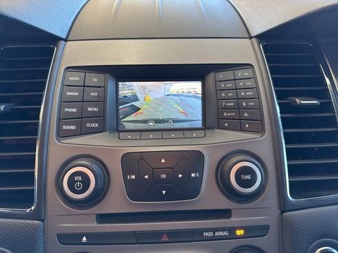 Used 2015 Ford Taurus SEL image 19