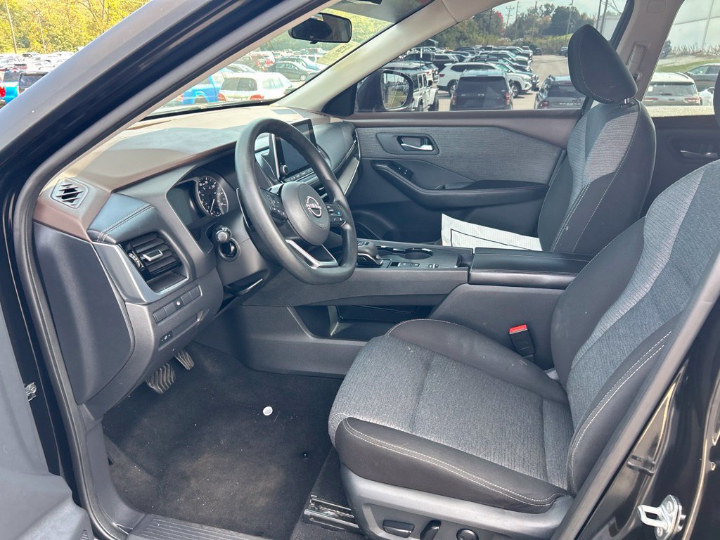 Used 2022 Nissan Rogue SV FWD image 6