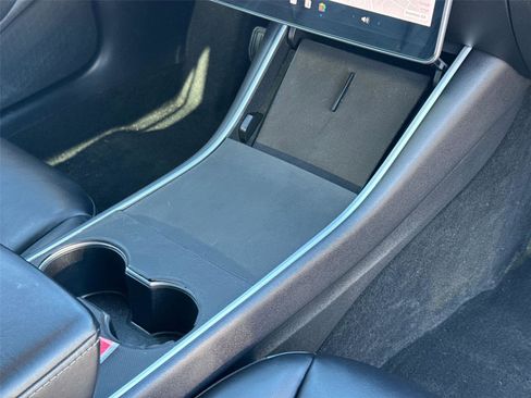 Used 2020 Tesla Model 3 Standard Range Plus image 16