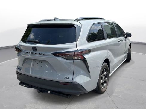 Used 2025 Toyota Sienna XLE Woodland Edition AWD/4WD image 6