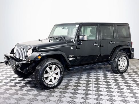 Used 2017 Jeep Wrangler Unlimited Sahara w/ Connectivity Group image 4