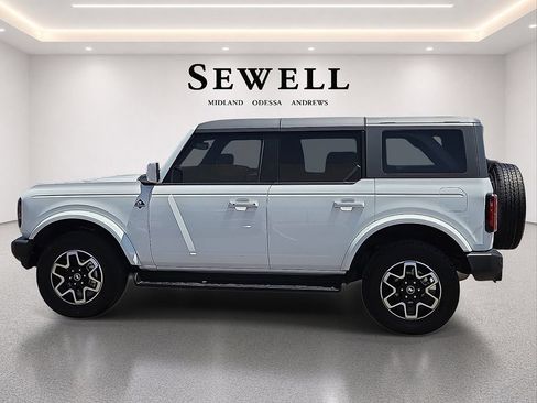 Used 2025 Ford Bronco Outer Banks AWD/4WD image 2