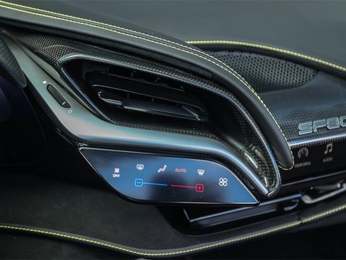 Used 2024 Ferrari SF90 Spider image 30