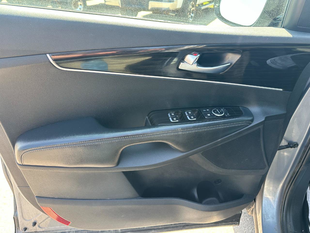 Used 2020 Kia Sorento AWD V6 image 13