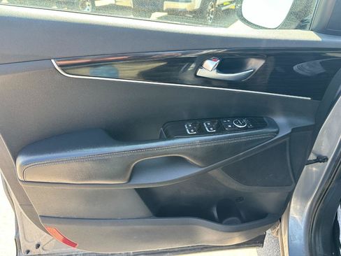 Used 2020 Kia Sorento AWD V6 image 13