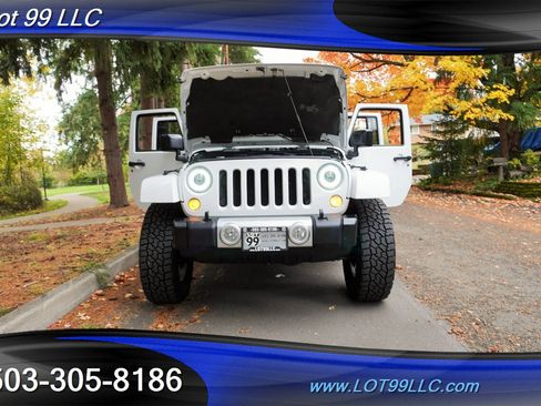 Used 2014 Jeep Wrangler Unlimited Sahara w/ Connectivity Group image 26
