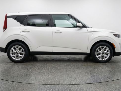 Used 2025 Kia Soul LX w/ LX Technology Package image 11