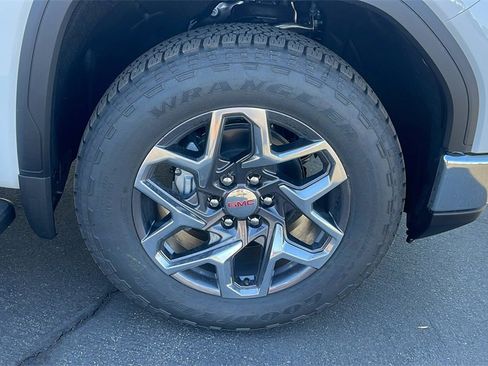 New 2026 GMC Sierra 1500 SLT w/ SLT Premium Package image 9