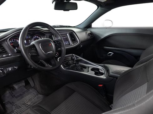 Used 2018 Dodge Challenger SXT RWD image 13