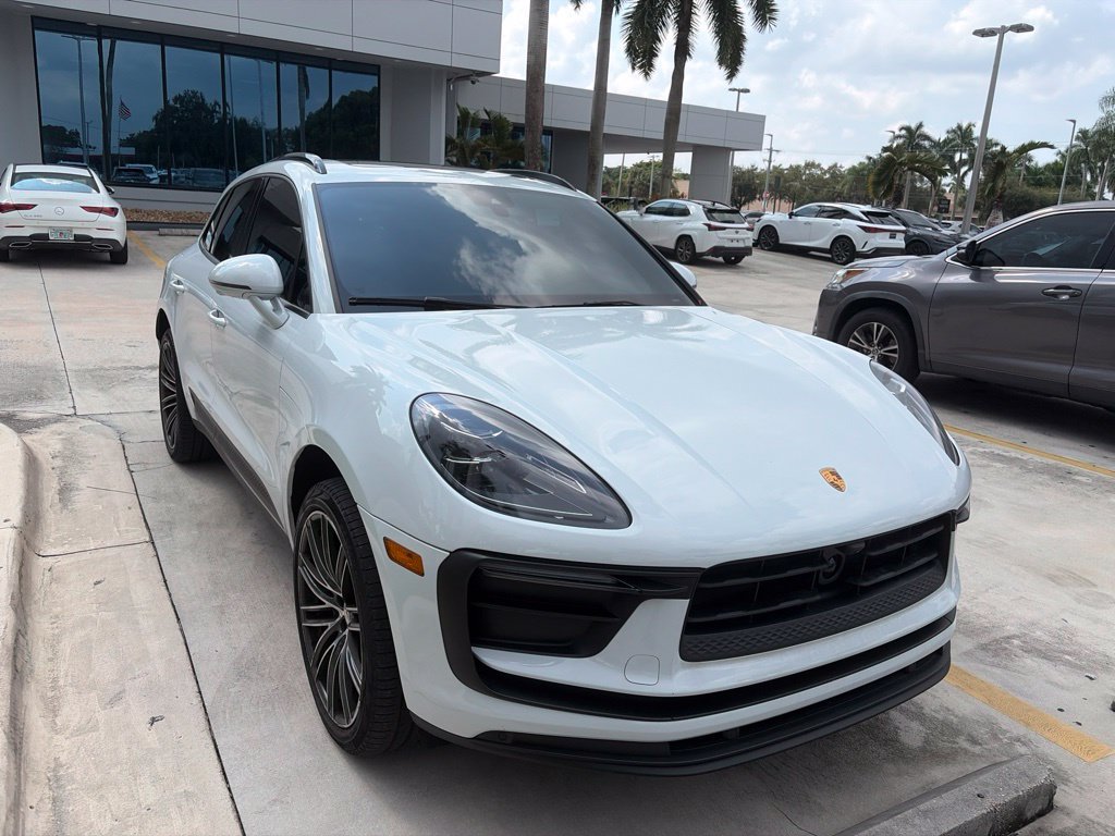 Used 2024 Porsche Macan AWD/4WD image 1