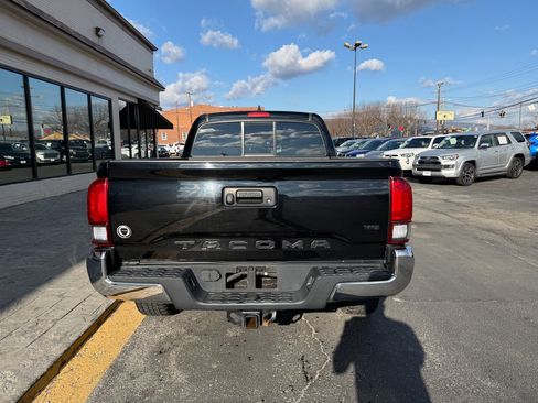 Used 2019 Toyota Tacoma TRD Off-Road image 8