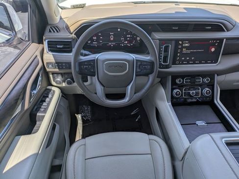 Used 2022 GMC Yukon XL Denali AWD/4WD image 21