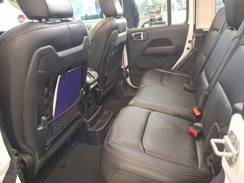 Used 2022 Jeep Wrangler Unlimited Rubicon w/ Xtreme Recon 35" Tire Package image 17