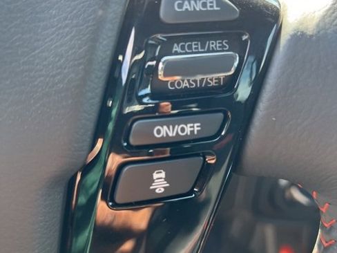 Used 2025 Nissan Frontier PRO-4X image 13