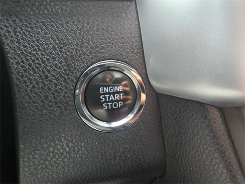 Used 2017 Toyota Highlander XLE image 33