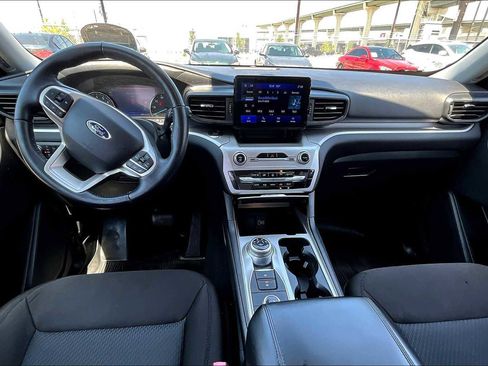 Used 2022 Ford Explorer XLT image 13