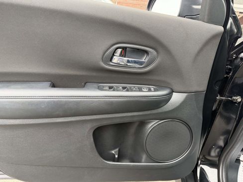 Used 2018 Honda HR-V LX image 19