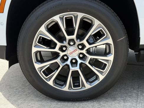 New 2026 GMC Yukon Denali w/ Denali Reserve Package AWD/4WD image 9