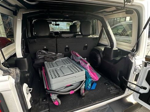 Used 2023 Jeep Wrangler Unlimited Sahara w/ Cold Weather Group image 10