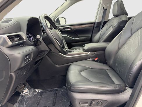 Used 2020 Toyota Highlander Platinum FWD image 17