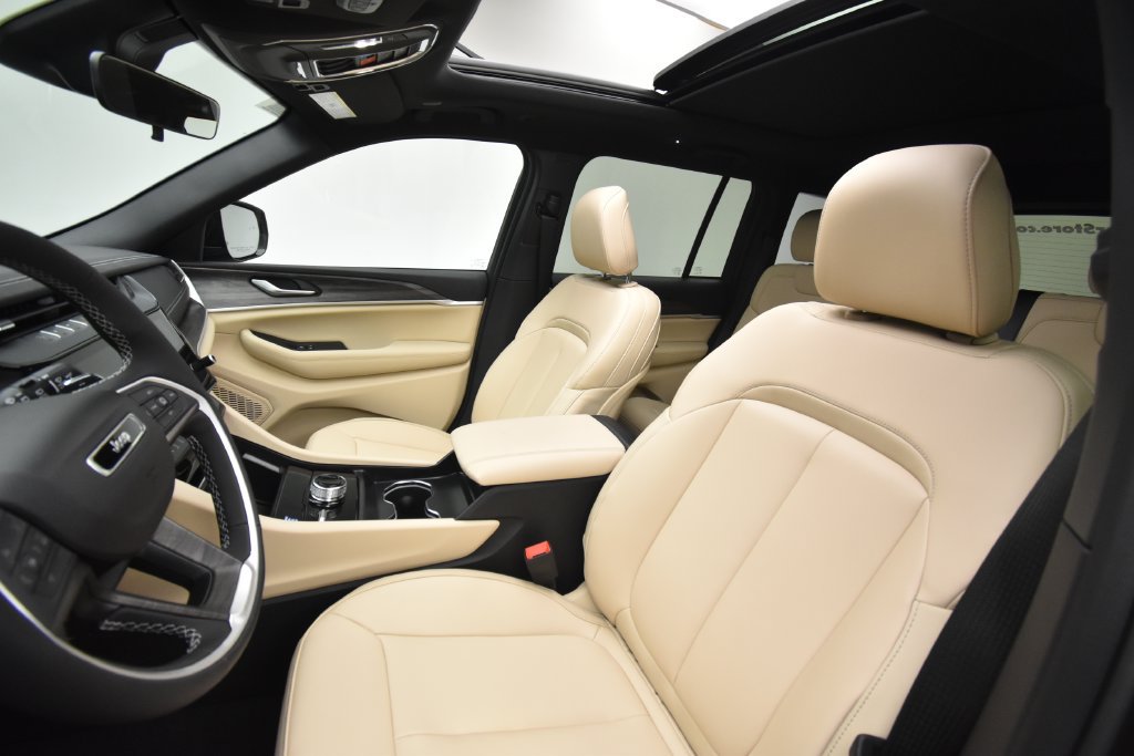 New 2027 Jeep Grand Cherokee Limited AWD/4WD image 38