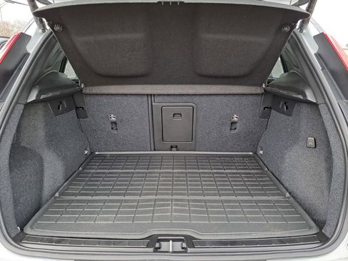 Used 2022 Volvo XC40 T5 R-Design w/ Advanced Package image 27