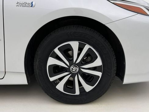 Used 2017 Toyota Prius Prime Premium image 34