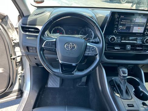 Used 2021 Toyota Highlander XLE image 28