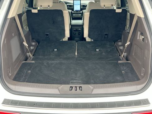 Certified 2023 Ford Explorer Platinum w/ Technology Package AWD/4WD image 34