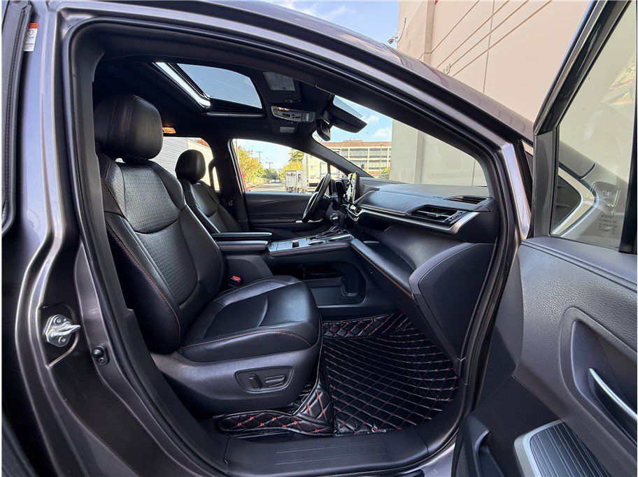 Used 2021 Toyota Sienna XSE FWD image 11
