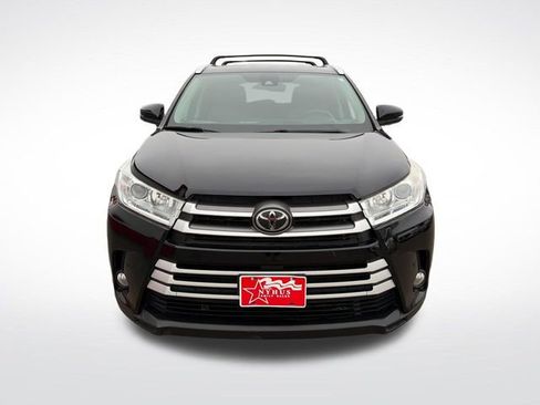 Used 2018 Toyota Highlander XLE w/ Protection Package #3 AWD/4WD image 2