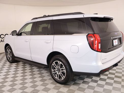 Used 2025 Ford Expedition Active AWD/4WD image 25