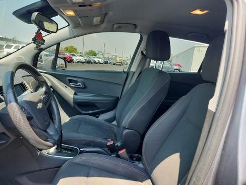Used 2020 Chevrolet Trax LS w/ Tint and Cruise Package AWD/4WD image 15