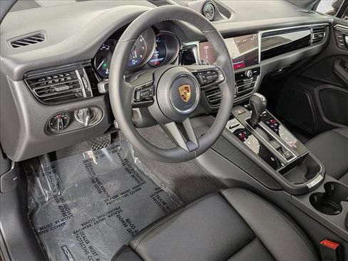 New 2026 Porsche Macan image 4