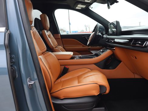 Used 2025 Lincoln Aviator Black Label image 14