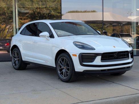 Used 2025 Porsche Macan image 7