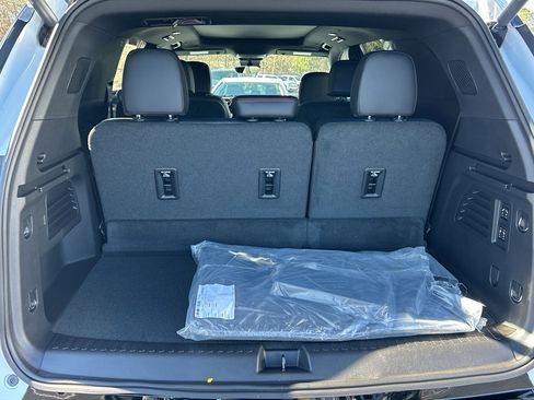 New 2026 Chevrolet Traverse RS image 9