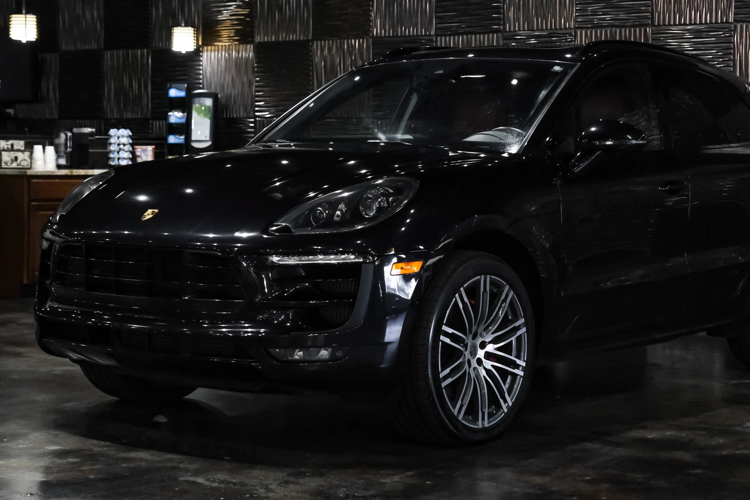 Used 2015 Porsche Macan Turbo AWD/4WD image 8