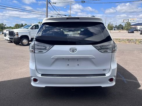 Used 2012 Toyota Sienna SE FWD image 7