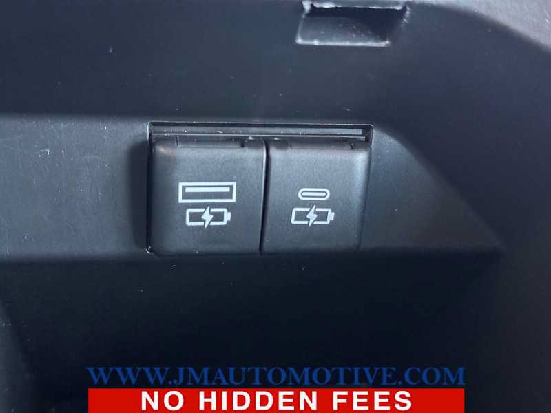 Used 2022 Toyota Camry XSE FWD image 37