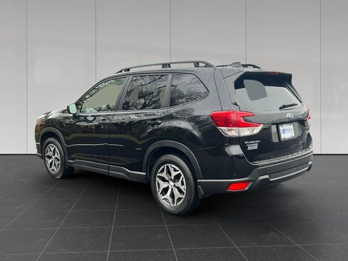 Used 2023 Subaru Forester Premium image 3