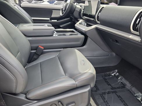 Used 2025 Ford Expedition Active AWD/4WD image 16