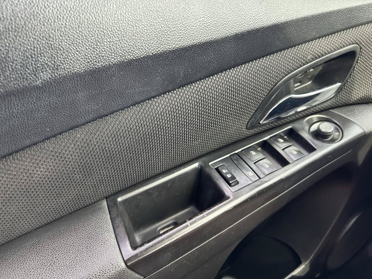 Used 2016 Chevrolet Cruze LT FWD image 26