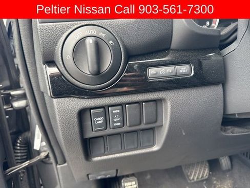 Used 2024 Nissan Titan SV w/ SV Convenience Package image 12