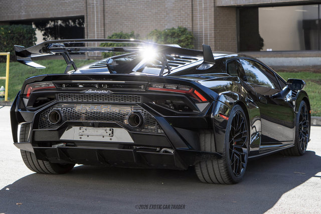 Used 2021 Lamborghini Huracan STO RWD image 7