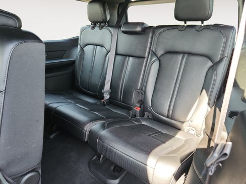 Used 2024 Jeep Wagoneer Series II w/ Flexible Seating Group AWD/4WD image 16