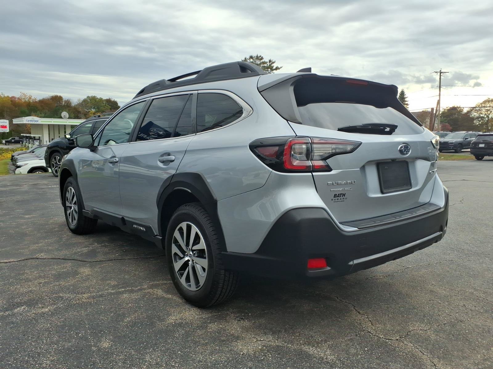 Certified 2024 Subaru Outback Premium AWD/4WD image 5