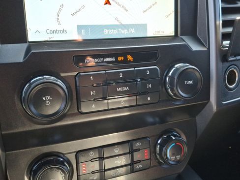 Used 2019 Ford F150 XLT w/ Equipment Group 302A Luxury image 16