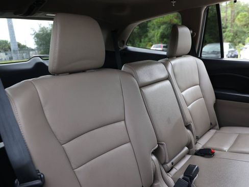 Used 2016 Honda Pilot Touring image 14