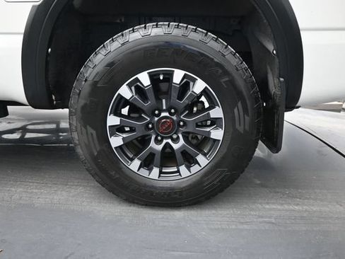 Used 2023 Nissan Titan PRO-4X w/ Pro-4x Convenience Package AWD/4WD image 18